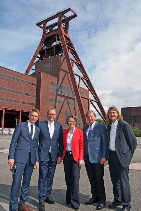 Vertragsverlängerung RAG MI - NABU NRW vor Schacht 12 auf Zollverein