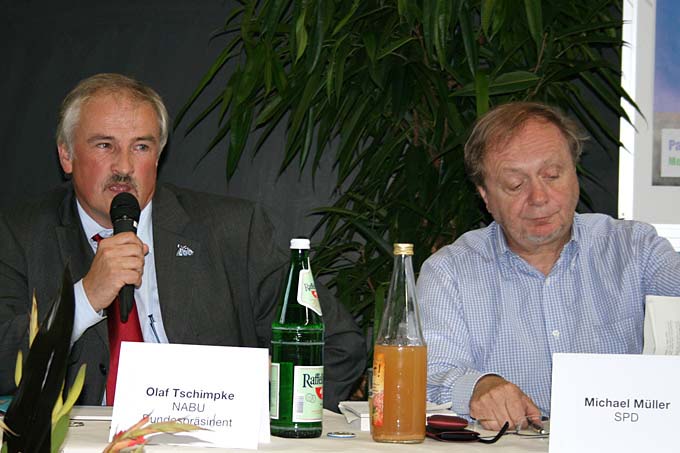NABU-Bundespräsident Olaf Tschimpke diskutierte mit Bundespolitikern über die zukünftige Naturschutzpolitik. - Foto: Birgit Königs
