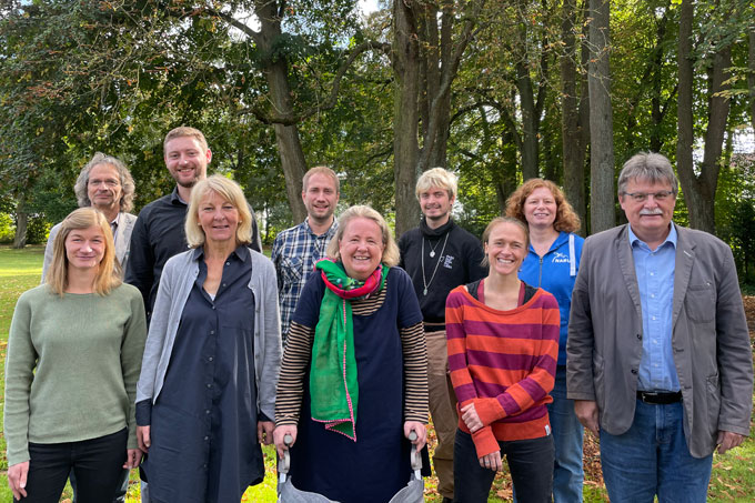 Gruppenfoto des Vorstands vlnr.: Anuschka Tecker, Thomas Pusch, Lukas Stemper, Heide Naderer, Christian Volk, Anna von Mikecz, Matthias Piegeler, Susanne Wangert, Petra Kugel, Bernd Milde  - Foto: Birgit Königs