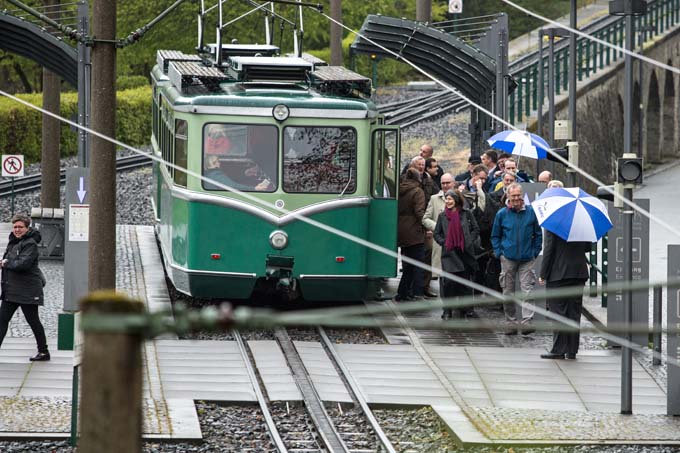 Ankunft der Gäste mit der historischen Drachenfelsbahn - Foto: Bernd Schaller