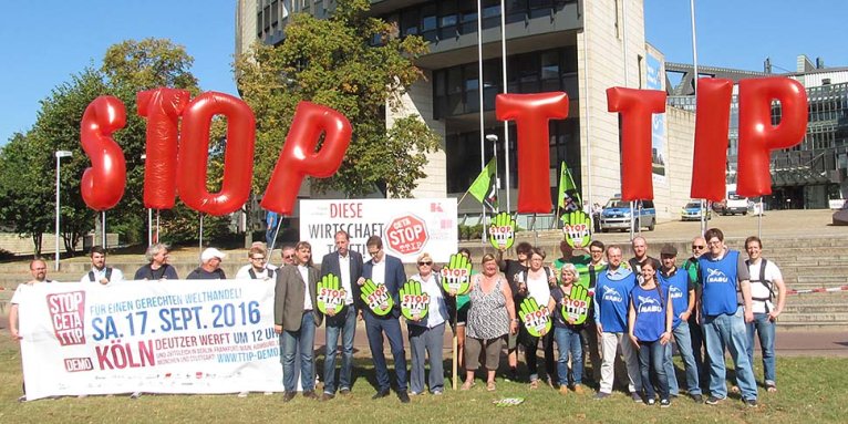 Stop TTIP vor dem Landtag NRW - Foto: B.Königs