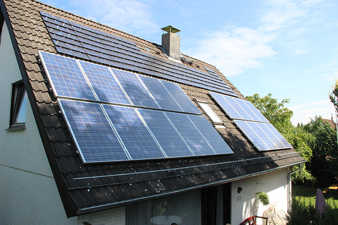 Einfamilienhaus mit Solaranlage - Foto: Daniel Hundmaier
