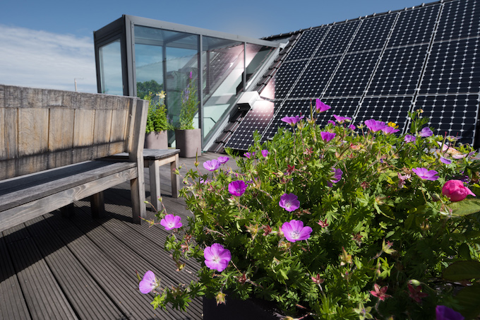 Photovoltaikanlage auf der Dachterrasse der NABU-Bundesgeschäftsstelle - Foto: NABU/Sebastian Hennigs