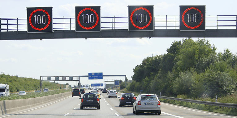 Automatische Geschwindigkeitsbegrenzung auf der A5 nördlich des Bad Homburger Kreuzes - Foto: Helge May